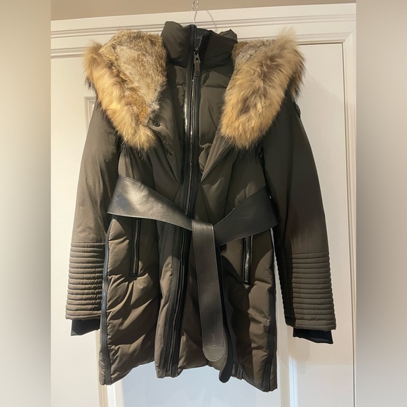 Rudsak hunter green winter coat. Size: Medium. Real fur - Picture 2 of 6